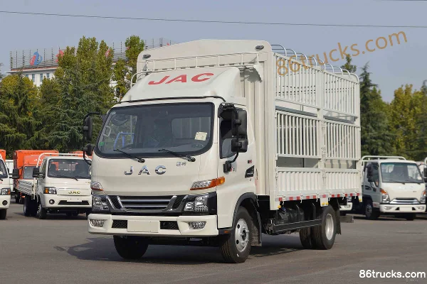 JAC Junling V5 143hp 4X2(6 wheels) 4.235m Single Row Stake Truck Light Truck Exterior (3) | 86Trucks