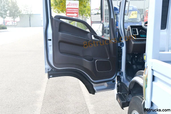 JAC Junling S6 145hp 4X2(6 wheels) 4.18m Single Row Flatbed Light Truck (Ratio 4.33) Cab (2) | 86Trucks