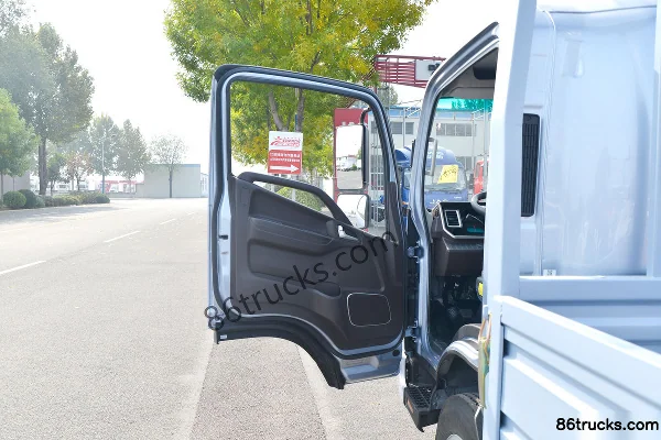 JAC Junling S6 145hp 4X2(6 wheels) 4.18m Single Row Flatbed Light Truck (Ratio 4.33) Cab (1) | 86Trucks