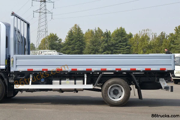 JAC Junling S6 145hp 4X2(6 wheels) 4.18m Single Row Flatbed Light Truck (Ratio 4.33) Body (3) | 86Trucks
