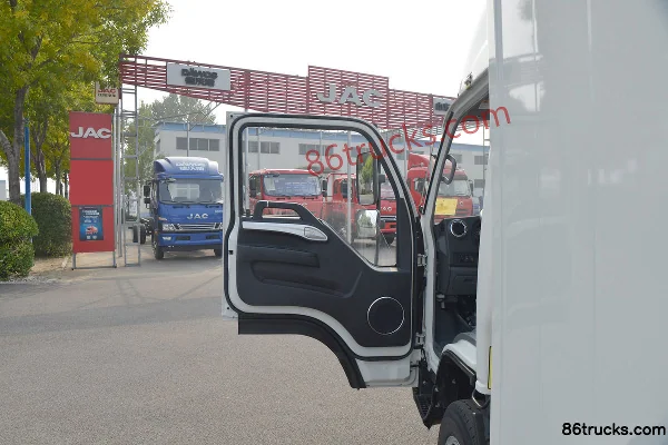 JAC Junling E5 132 hp 4X2(6 wheels) 3.7m Single-row Van Light Truck (China VI) Cab (1) | 86Trucks