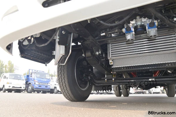 JAC Junling E5 132 hp 4X2(6 wheels) 3.7m Single-row Van Light Truck (China VI) Chassis (2) | 86Trucks