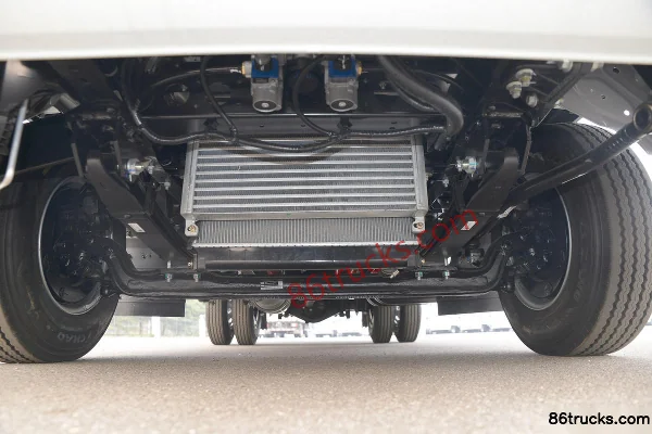 JAC Junling V5 Underground Garage Edition 132hp 4X2(6 wheels) 3.7m Single Row Flatbed Light Truck (China VI) Chassis (1) | 86Trucks