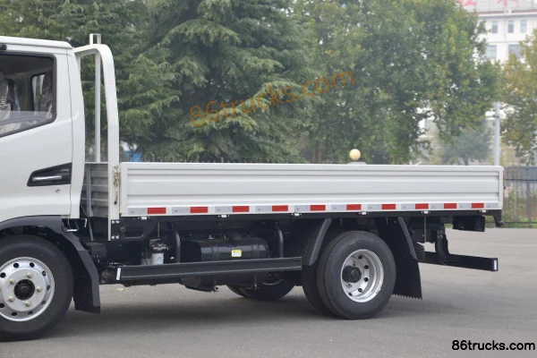 JAC Junling V5 Underground Garage Edition 132hp 4X2(6 wheels) 3.7m Single Row Flatbed Light Truck (China VI) Body (1) | 86Trucks