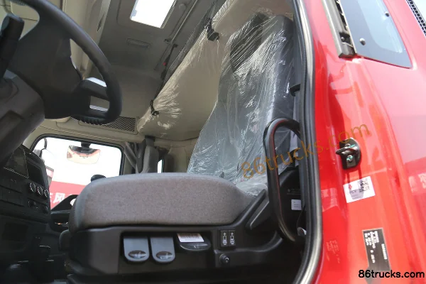 Dongfeng Commercial Vehicle Tianjin KR PLUS 290hp 4X2(6 wheels) 6.8m Cage Cargo Truck (China VI) Cab (3) | 86Trucks
