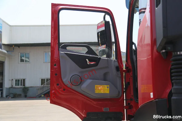 Dongfeng Commercial Vehicle Tianjin KR PLUS 290hp 4X2(6 wheels) 6.8m Cage Cargo Truck (China VI) Cab (1) | 86Trucks