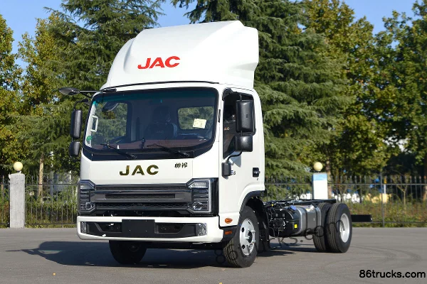 JAC Shuailing S6 150 hp 4X2(6 wheels) 3.85m semi-crew cab stake light truck (China VI) Exterior (3) | 86Trucks