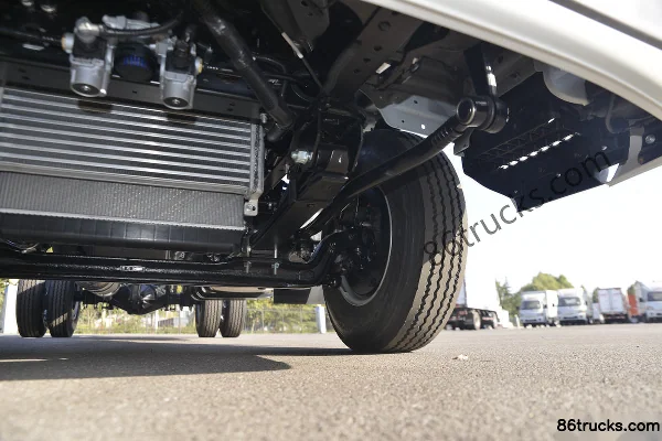 JAC Shuailing S6 150 hp 4X2(6 wheels) 3.85m semi-crew cab stake light truck (China VI) Chassis (3) | 86Trucks
