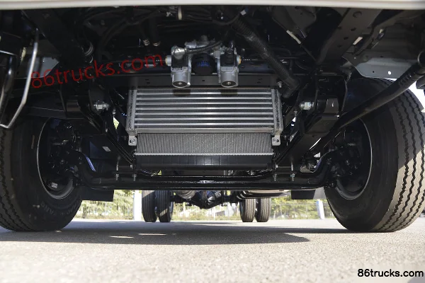JAC Shuailing S6 150 hp 4X2(6 wheels) 3.85m semi-crew cab stake light truck (China VI) Chassis (1) | 86Trucks