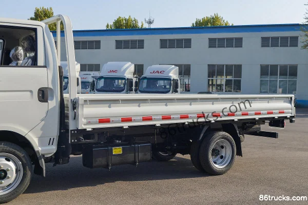 JAC Kaida X6 1.8L 130hp 4X2(6 wheels) 3.95m Single Row Flatbed Micro Truck (China VI) Body (1) | 86Trucks