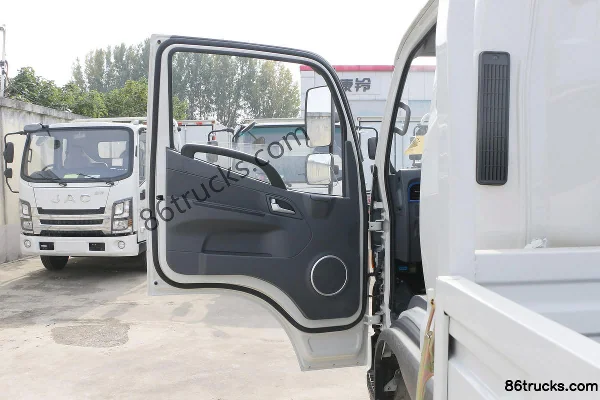 JAC Junling V5 150hp 4X2(6 wheels) 3.85m half-cab flatbed light truck (1) | 86Trucks