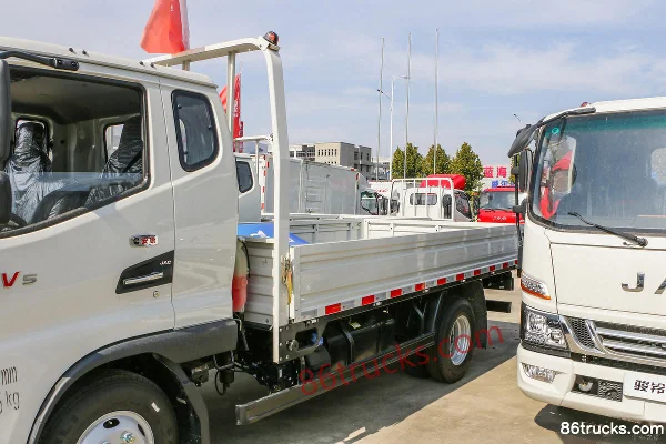 JAC Junling V5 150hp 4X2(6 wheels) 3.85m half-cab flatbed light truck Body (1) | 86Trucks