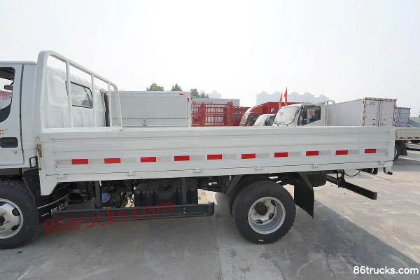 FAW Hongta FAW Jiefang Baling 2 Series V6 137 hp 4X2(6 wheels) 3.715m single-row flatbed light truck (China VI) Body (1) | 86Trucks