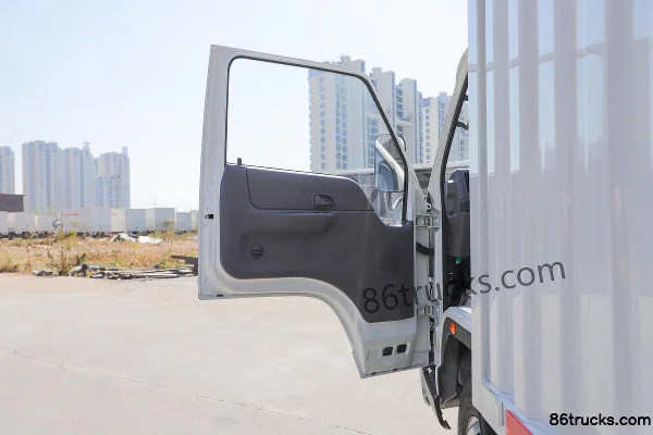 JMC Shùnwēi Wide Body 143 hp 4X2(6 wheels) 4.2m single-row van truck (China VI) (hydraulic brake) Cab (1) | 86Trucks