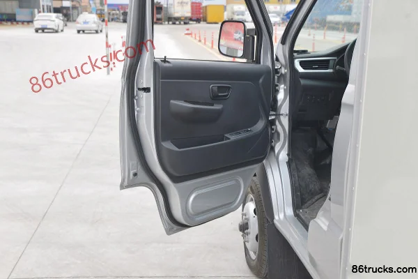 SRM Xinyuan T20SEV 3.05T 3.03m Single Row Pure Electric Van Mini Truck 46.36kWh 4X2(6 wheels) Interior (2) | 86Trucks