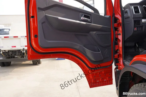 Dongfeng Kaipute Xingyun K7-L Standard Edition 163hp 4X2(6 wheels) 5.15m Single Row Stake Truck (China VI) Cab (3) | 86Trucks