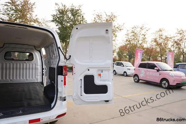 BAIC Ruixiang Boteng V2 Super Value Edition 113 hp 1.5L Gasoline 2-Seat Panel Van Cargo Box (3) | 86Trucks
