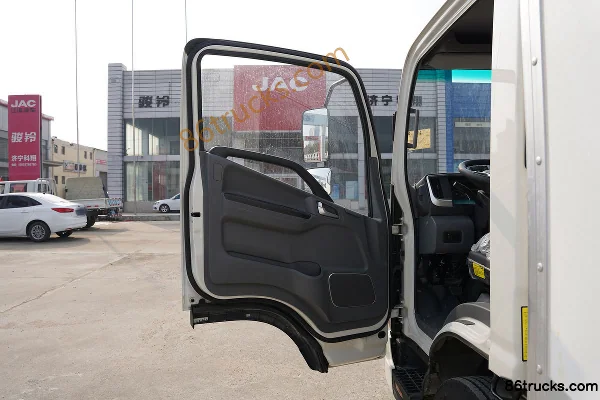 JAC Shuailing S7 Ice Doctor 160hp 4X2(6 wheels) 4.015m Single Row Refrigerated Truck (wide body) Cab (1) | 86Trucks