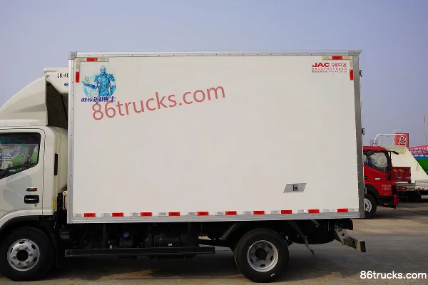 JAC Shuailing S7 Ice Doctor 160hp 4X2(6 wheels) 4.015m Single Row Refrigerated Truck (wide body) (1) | 86Trucks