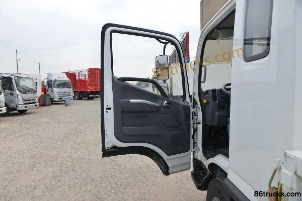 Foton Aoling New Jieyun Youth Edition 132 hp 4X2(6 wheels) 3.83m semi-row flatbed light truck (China VI) Cab (1) | 86Trucks