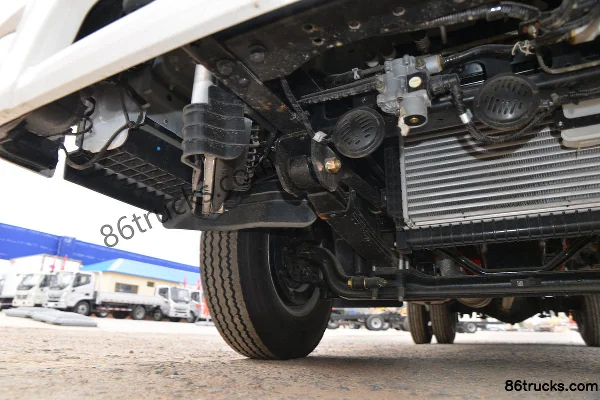 Foton Aoling New Jieyun Youth Edition 132 hp 4X2(6 wheels) 3.83m semi-row flatbed light truck (China VI) Chassis (2) | 86Trucks