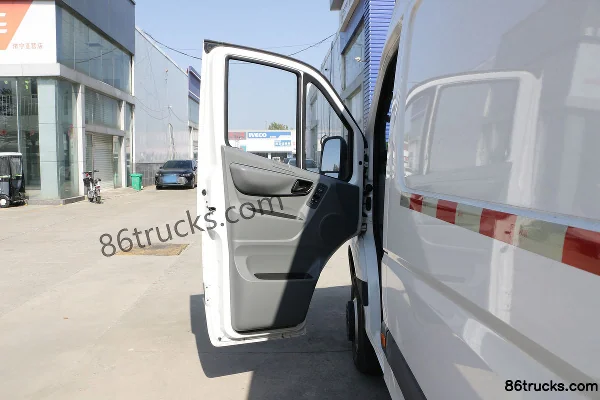 Foton Commercial Vehicle Tuyano Tongtu 177 hp 2.8T Diesel 3-seat Extra-long wheelbase Super high roof cargo van Cab (1) | 86Trucks