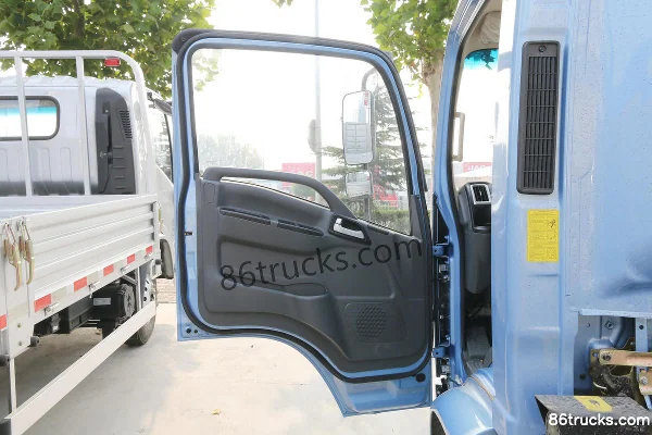SHACMAN Light Truck Delong E3000 4.18m Electric Van Light Truck (Hydraulic Brake) 81.14kWh 4X2(6 wheels) Interior (2) | 86Trucks