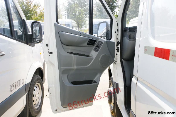 Foton Commercial Vehicle Tuyano Tongtu 150hp 2.5T Diesel 3-seat Manual Short wheelbase Medium roof closed van Cab (2) | 86Trucks