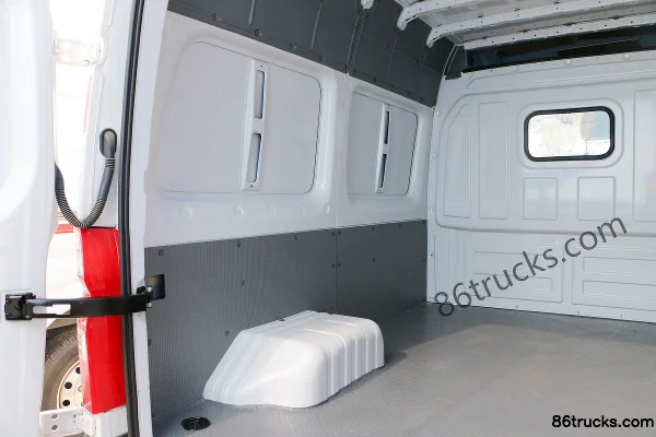 Foton Commercial Vehicle Tuyano Tongtu 150hp 2.5T Diesel 3-seat Manual Short wheelbase Medium roof closed van Cargo Box (3) | 86Trucks
