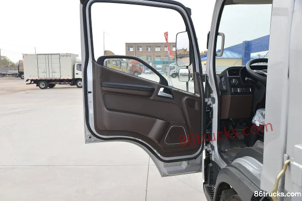 FAW Jiefang Lingtu 160 hp 4X2(6 wheels) 4.2m Single Row Flatbed Light Truck (China VI) Cab (2) | 86Trucks