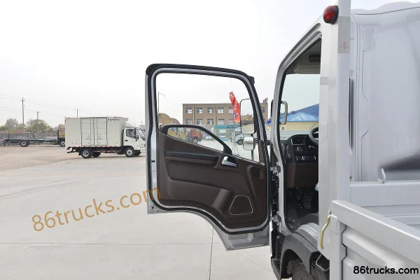 FAW Jiefang Lingtu 160 hp 4X2(6 wheels) 4.2m Single Row Flatbed Light Truck (China VI) Cab (1) | 86Trucks