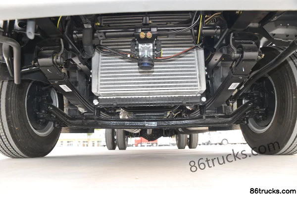 FAW Jiefang Lingtu 160 hp 4X2(6 wheels) 4.2m Single Row Flatbed Light Truck (China VI) Chassis (1) | 86Trucks