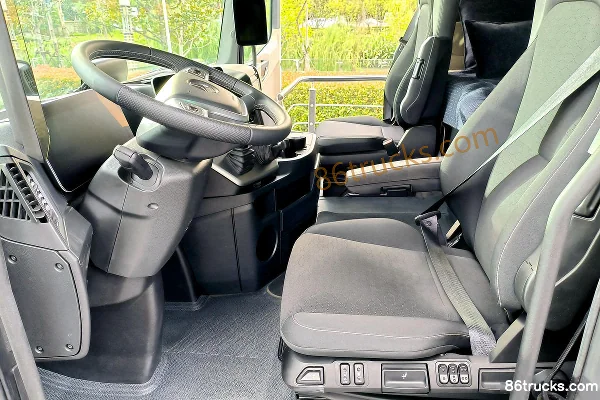 Mercedes-Benz Actros C Heavy Truck Superior Edition 580hp 6X4(10 wheels) AMT Automatic Tractor Truck (China VI) Cab (2) | 86Trucks