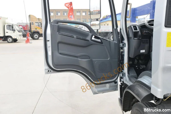 SHACMAN Light Truck Delong K3000 140 hp 4X2(6 wheels) 4.18m Single Row Van Light Truck (China VI) Cab (2) | 86Trucks