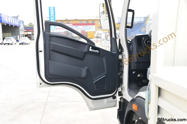 Sinotruk HOWO Hanjiang 115 hp 4X2(6 wheels) 4.15m single-row flatbed light truck Cab (2) | 86Trucks