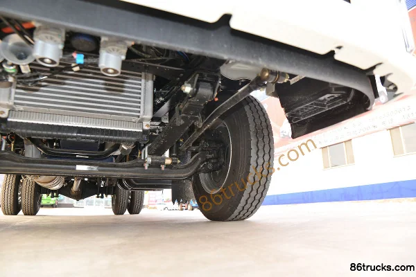 Sinotruk HOWO Hanjiang 115 hp 4X2(6 wheels) 4.15m single-row flatbed light truck Chassis (3) | 86Trucks