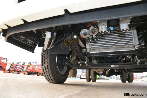 Sinotruk HOWO Hanjiang 115 hp 4X2(6 wheels) 4.15m single-row flatbed light truck Chassis (2) | 86Trucks