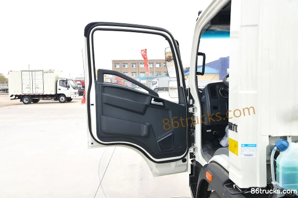 Sinotruk HOWO Hanjiang 140 hp 4X2(6 wheels) 4.15m single-row flatbed light truck (China VI) Cab (1) | 86Trucks