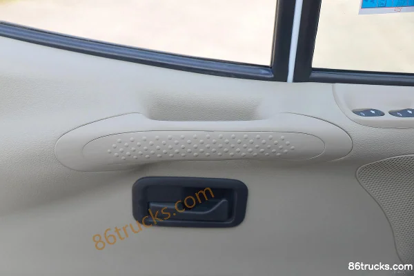 JMC Teshun 122hp 9-seat 2.8T Diesel Long Wheelbase Mid-High Roof Light Bus (China VI) Cab (3) | 86Trucks