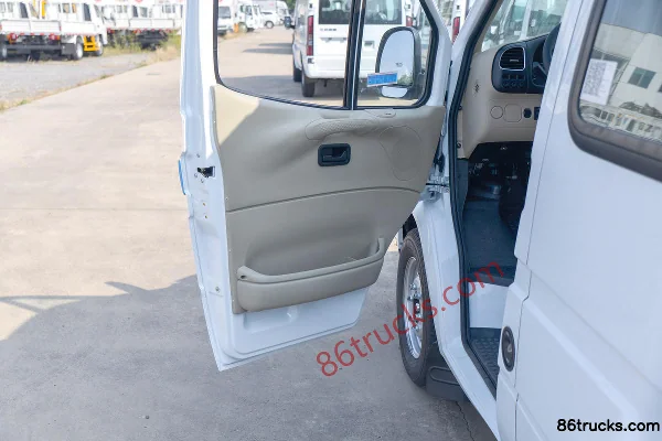JMC Teshun 122hp 9-seat 2.8T Diesel Long Wheelbase Mid-High Roof Light Bus (China VI) Cab (2) | 86Trucks
