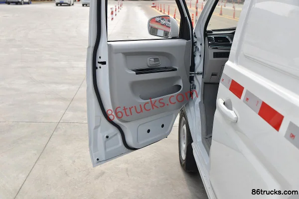 SRM Xinri X30L EV 2.5T 2-seat 4.495m pure electric van 41.68kWh Cab (2) | 86Trucks