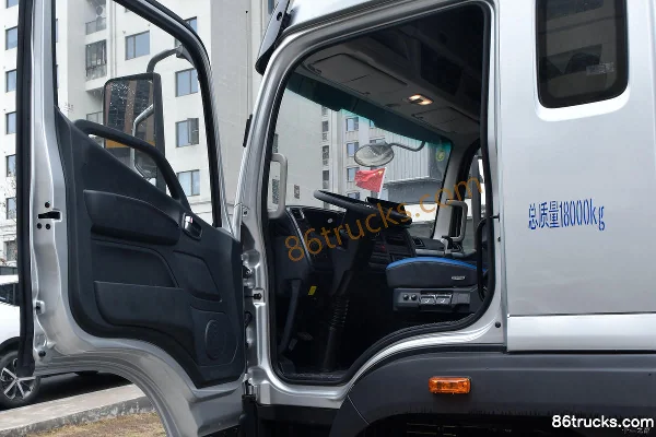 Foton Auman R Series 240 hp 4X2(6 wheels) 9.78m box cargo truck (China VI) Cab (1) | 86Trucks