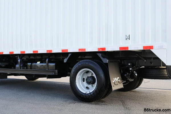 JAC Leading S6 Comfort Edition 152hp 4X2(6 wheels) 4.12m Single Row Box Truck (China VI) Chassis (3) | 86Trucks