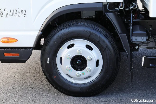 JAC Leading S6 Comfort Edition 152hp 4X2(6 wheels) 4.12m Single Row Box Truck (China VI) Chassis (1) | 86Trucks