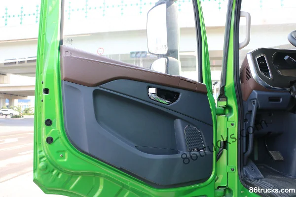SHACMAN Commercial Vehicle Xuande Wing 6 Composite Edition 300 hp 6X2(8 wheels) 6m dump truck Cab (2) | 86Trucks