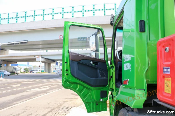 SHACMAN Commercial Vehicle Xuande Wing 6 Composite Edition 300 hp 6X2(8 wheels) 6m dump truck Cab (1) | 86Trucks
