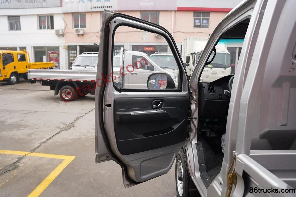 Dongfeng Xiaobawang W08 1,5 L 113 ch 4X2(6 roues) petit camion plateau à ridelles cabine simple 3,05 m (China VI) (avec climatisation) (1)