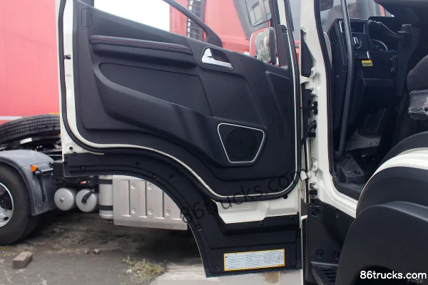 FAW Jiefang Qingdao JK6 Medium Truck 260 hp 4X2(6 wheels) 6.75m AMT Automatic Refrigerated Truck (China VI) Cab (2) | 86Trucks
