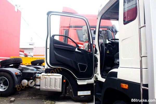 FAW Jiefang Qingdao JK6 Medium Truck 260 hp 4X2(6 wheels) 6.75m AMT Automatic Refrigerated Truck (China VI) Cab (1) | 86Trucks