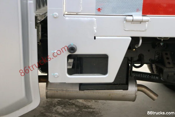 Karry X6 Comfort II 1.6L 122hp 4X2(6 wheels) Gasoline 2.7m Double Row Stake Mini Truck (China VI) Body (3) | 86Trucks